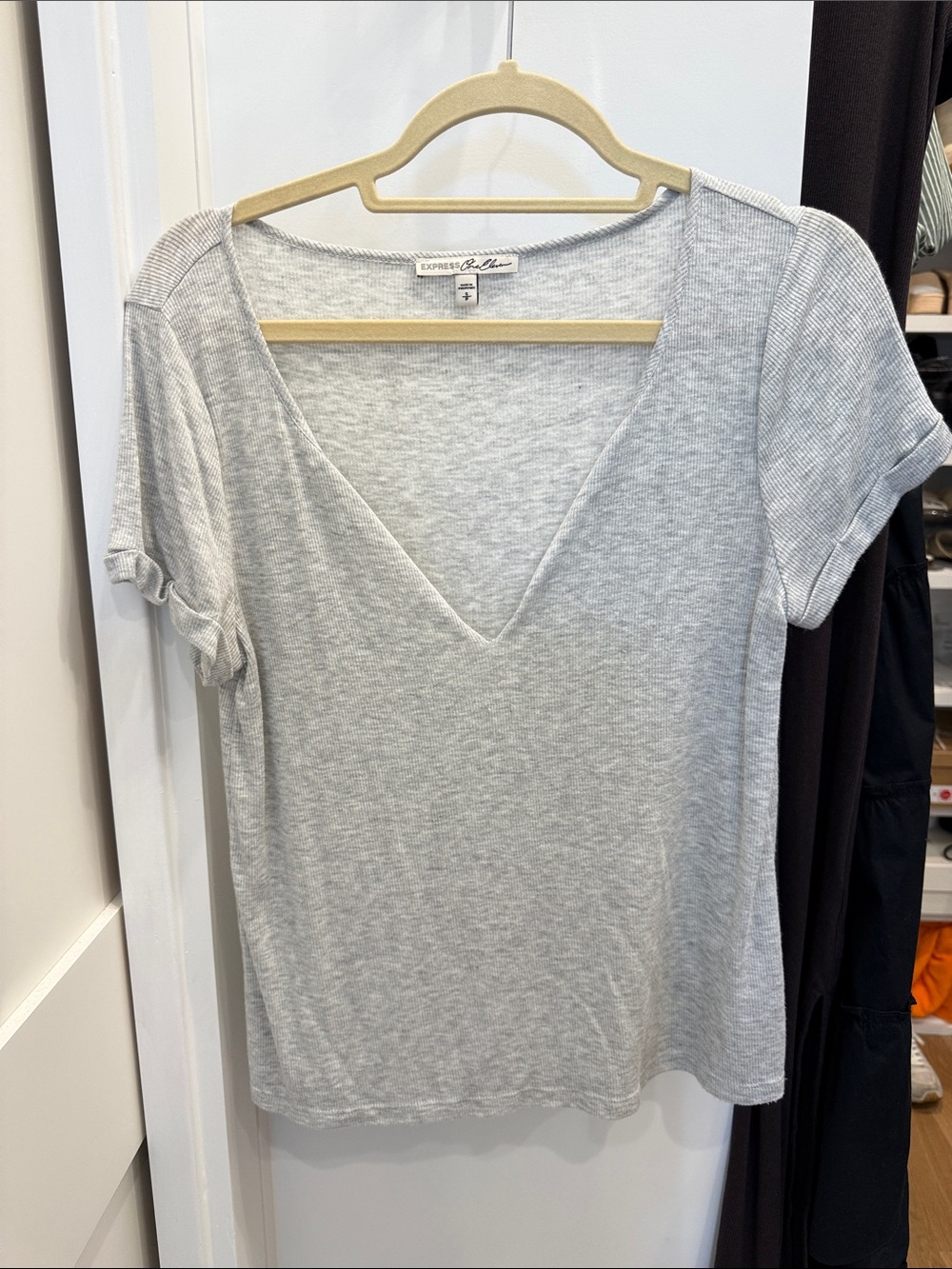 Express Light Gray V-Neck Short Sleeve Tee